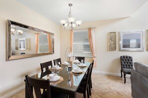 Dining - Paradise Palms Resort 103 (Orlando)