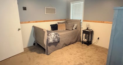 Comfy just like HOME- All the things!! Sportsmen welcome!