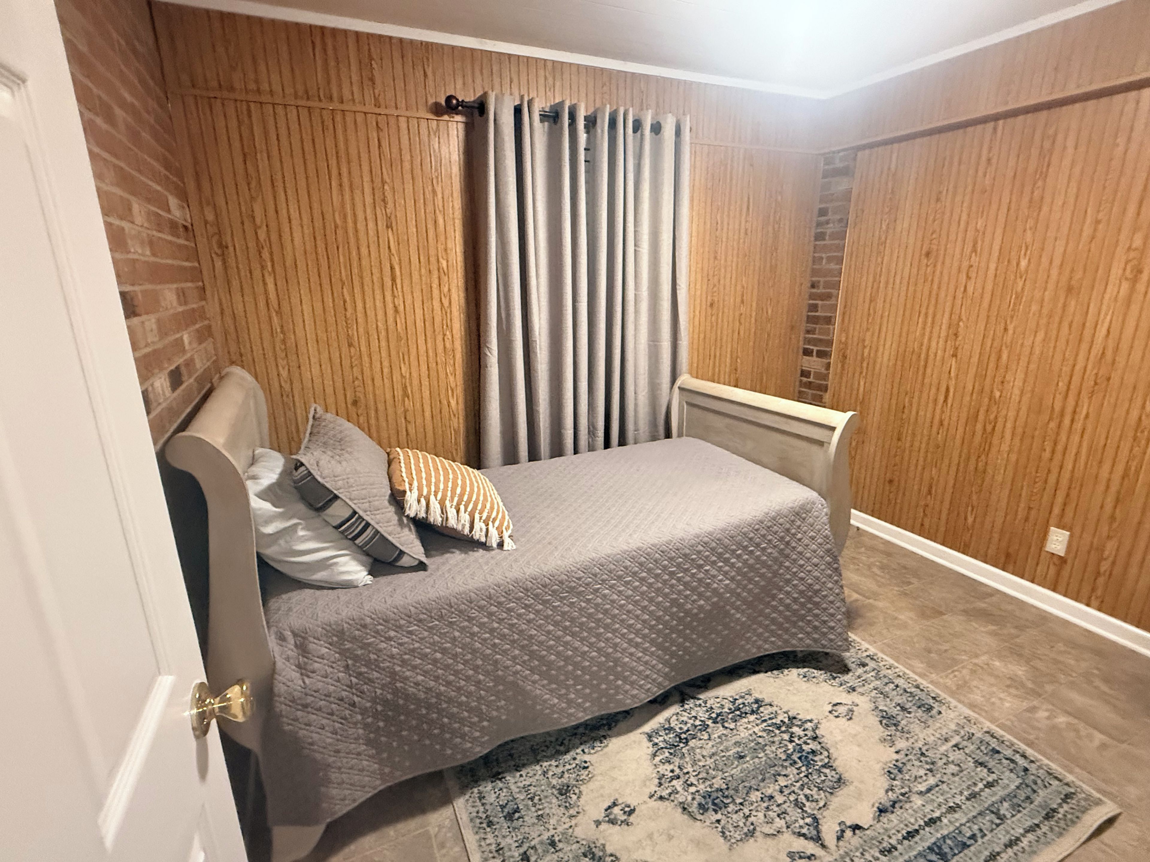 4 bedrooms, WiFi (free), bed sheets