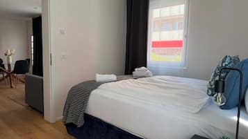Iron/ironing board, WiFi, bed sheets