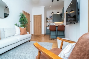 Living area - Quiet Beach Retreat | Free Parking - Pass the Keys (Edinburgh)