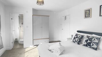 Iron/ironing board, WiFi, bed sheets