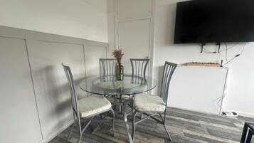 Apartamento, 2 habitaciones, balcón, vistas al jardín | Comedor