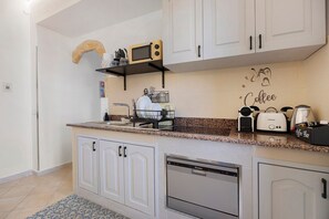 Private kitchen - Apartment 'Sicilian Sea Breeze -' with Sea View, Wi-Fi and Air Conditioning (Bagheria)