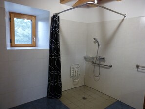 Bathroom - Amazing 3-bedroom house in Saint-Chély-d'Apcher for your getaway (Saint-Chély-d'Apcher)