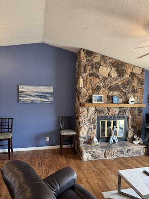 Living area - A BIRD'S-EYE View of the Lake! (Osage Beach)