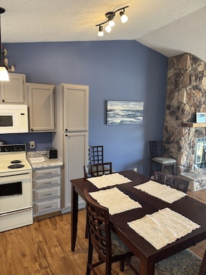 Dining - A BIRD'S-EYE View of the Lake! (Osage Beach)
