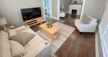 Cozy 1-bedroom bungalow in peaceful Saint Charles with AC