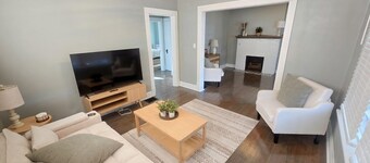 Cozy 1-bedroom bungalow in peaceful Saint Charles with AC