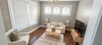Cozy 1-bedroom bungalow in peaceful Saint Charles with AC
