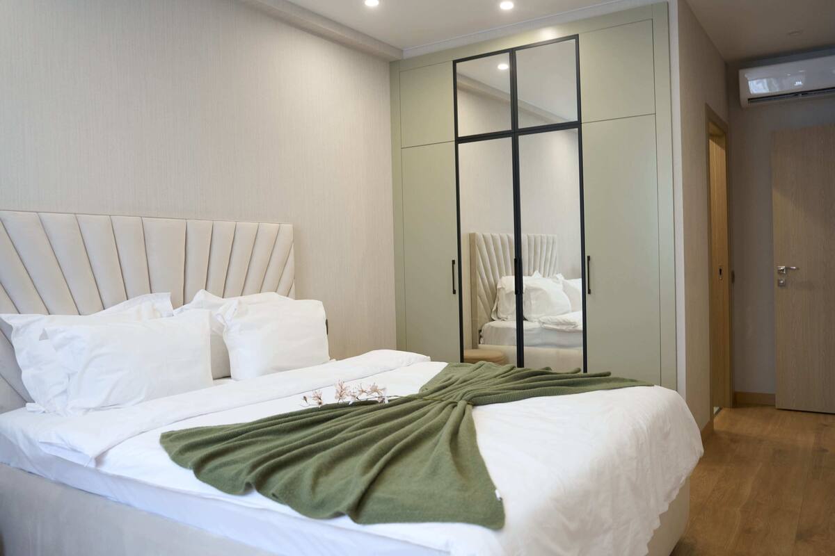 Superior-Apartment, 2 Schlafzimmer, Klimaanlage, Stadtblick | Verdunkelungsvorhänge, schallisolierte Zimmer, Bügeleisen/Bügelbrett