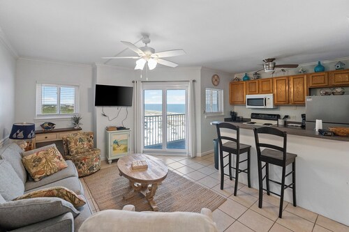 Remodeled 2BR Condo | Beach Access & Pools | Penthouse Gulf Views