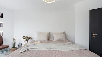9 Schlafzimmer, Schreibtisch, Bügeleisen/Bügelbrett, kostenloses WLAN