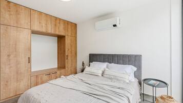 9 bedrooms, desk, iron/ironing board, free WiFi