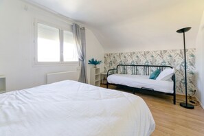 Room - Chez la voisine - Jolie maison avec piscine privée (Avançon)