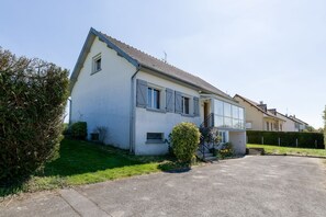 Exterior - Chez la voisine - Jolie maison avec piscine privée (Avançon)