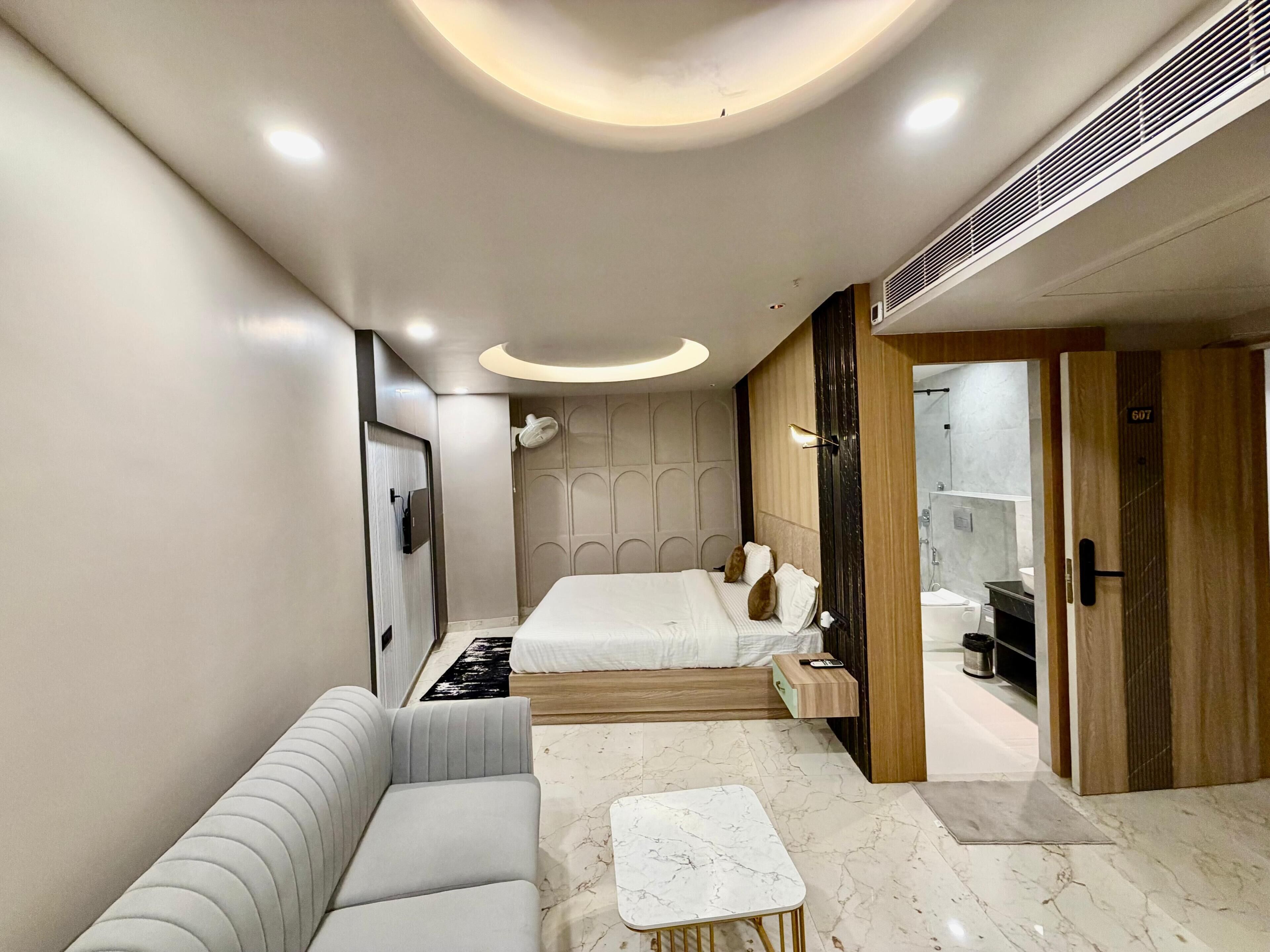 Habitación Deluxe con 1 cama matrimonial o 2 individuales, vista a la ciudad | Interior