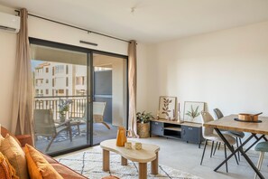 Living area - Le Cocon d'Orezza - Appart Climatisé avec Balcon (Penta-di-Casinca)
