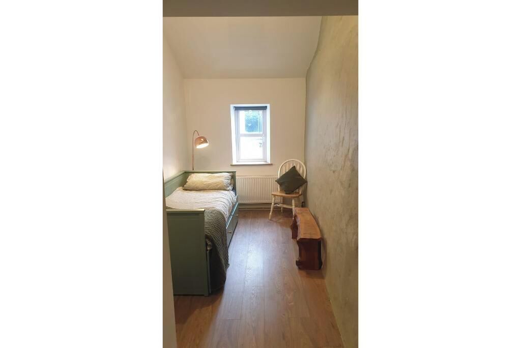 2 bedrooms, iron/ironing board, travel crib, WiFi (free)