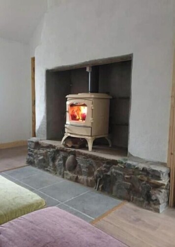 The Olde Sweet Shop | Cosy Townhouse with Wood Stove in the Heart of Athboy