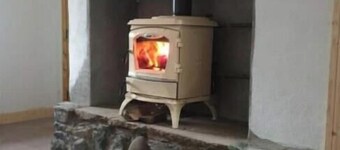 The Olde Sweet Shop | Cosy Townhouse with Wood Stove in the Heart of Athboy
