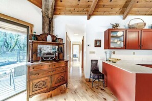 Interior - The Merryman Cabin - Cozy Riverside Woodland Retreat (Salyer)