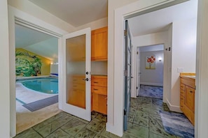 A room with a pool, wooden cabinets, and a tiled floor. - The Pool House - Private Pool & Relaxing Outdoor Retreat (Ferndale)