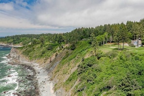A coastal property with a beach, forested hillside, and a house with a golf course. - Trinidad Pearl - Oceanfront, Hot Tub, Pickleball (Trinidad)