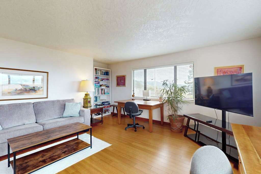 TV, stereo, offices