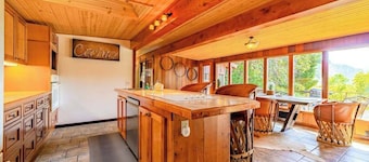 La Casa Del Rio - Serene Riverside Getaway Surrounded by Nature