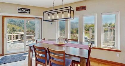 Logan's Landing - Relaxing Coastal Retreat Near the Water