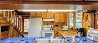Cozy Trinity Cottage