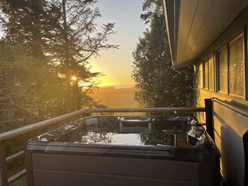 Viewcrest Retro Country Home