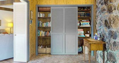Viewcrest Retro Country Home