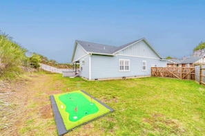A house with a backyard containing a miniature golf course. - Mojo's Dojo - Unique Coastal Hideaway with a Fun, Relaxed Vibe (McKinleyville)