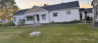 Charming 3-bedroom house with huge backyard! Great place to relax!