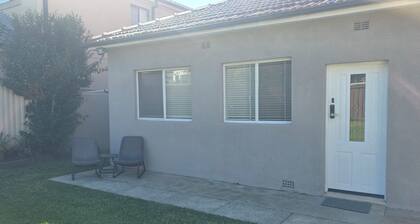 Spacious Private Garden Retreat | Near Sydney Airport | Bayside