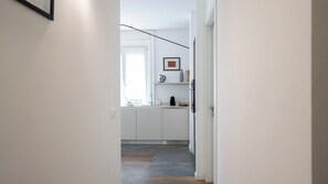 Cafetière/bouilloire, réfrigérateur, micro-ondes, four
