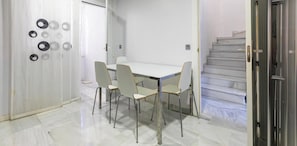 Dining - Holiday Home 'Adosado Puerto Banús Relax' with Private Pool, Wi-Fi and Air Conditioning (Marbella)