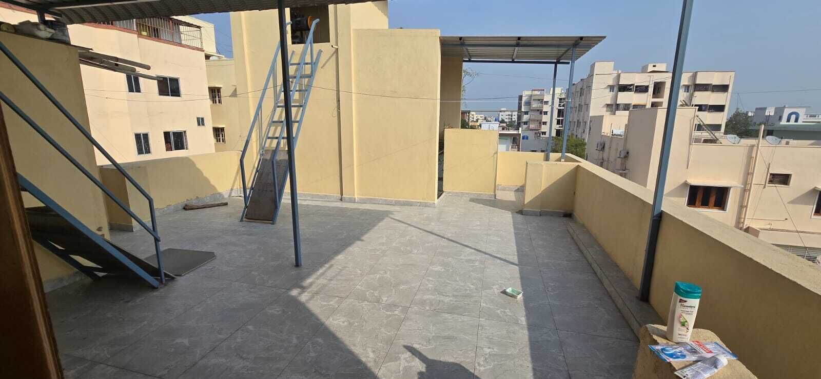المنطقة المحيطة بالمنشأة