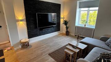 Apartment, 1 Bedroom | Living room