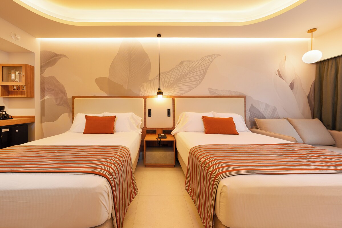 Minibar với thức uống miễn phí, két bảo mật tại phòng, bàn 