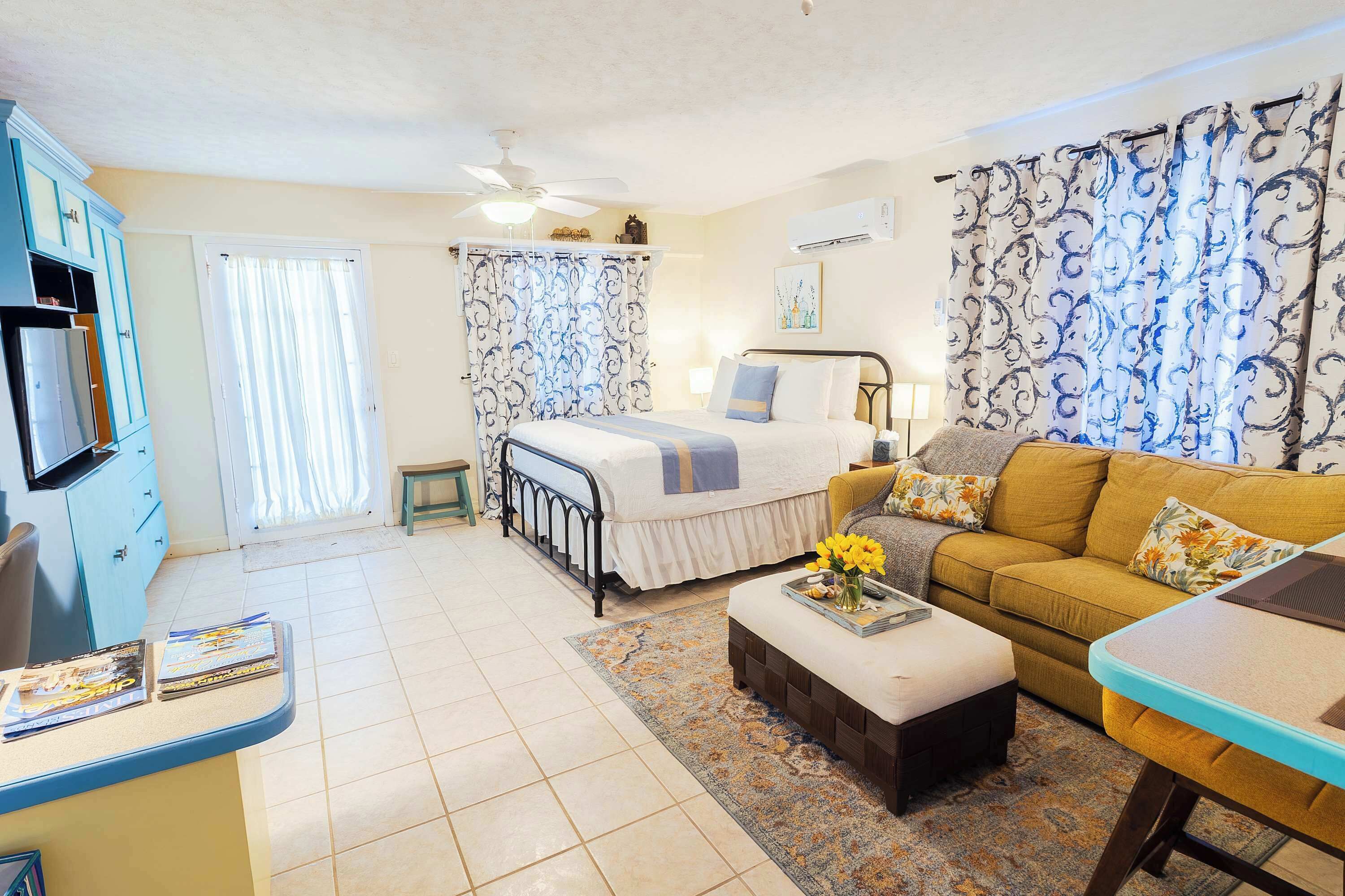 2 bedrooms, in-room safe, desk, iron/ironing board