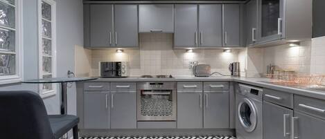 Coffee/tea maker, fridge, microwave, oven