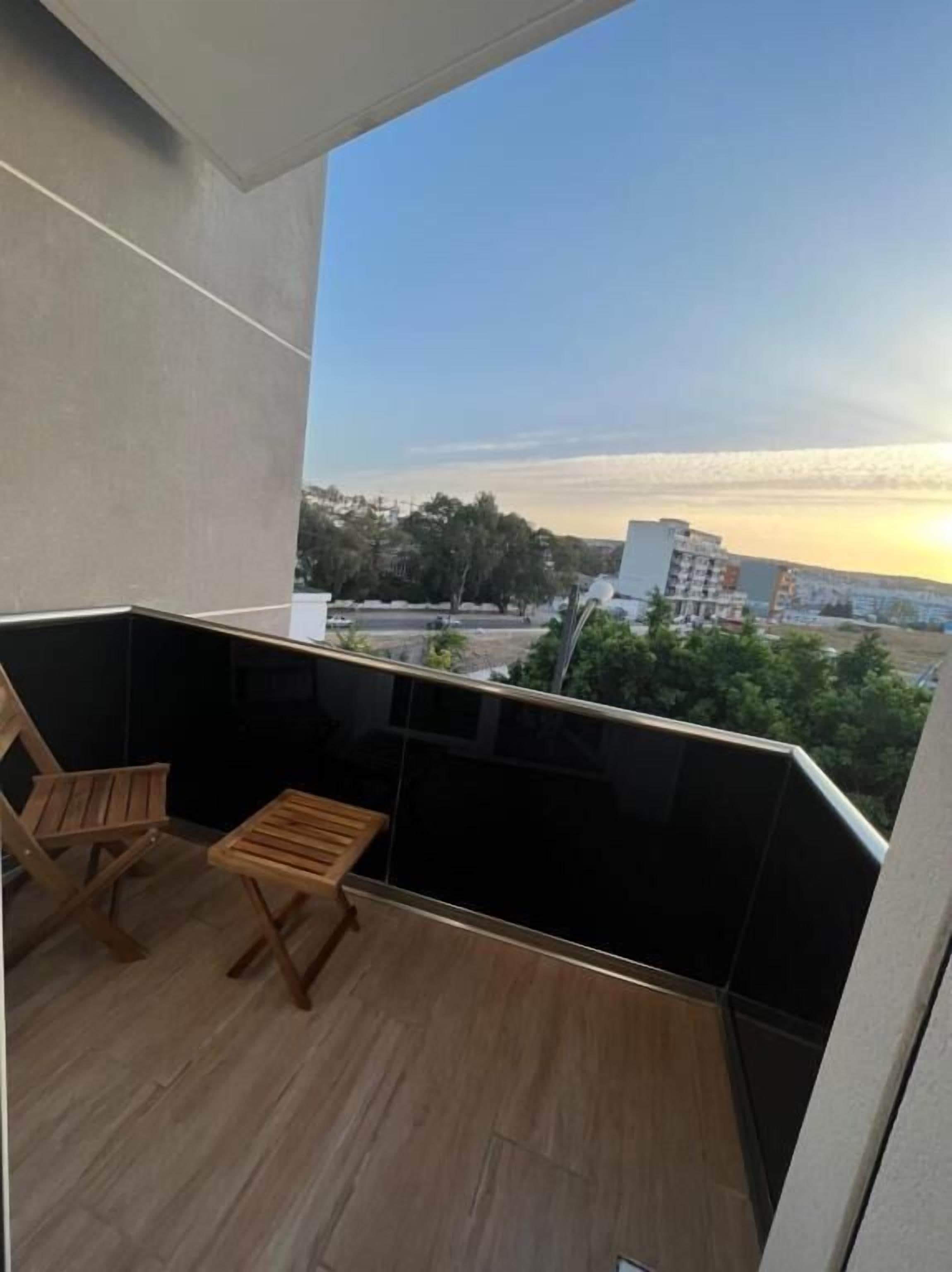 Departamento familiar, balcón, vista a la ciudad | Áreas de la propiedad