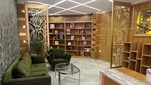 Familienapartment, Balkon, Stadtblick | Lobby