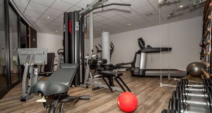 Ideal Nature Escape w/Panoramic View | Dining, Spa, Gym Access Near Nature Spots