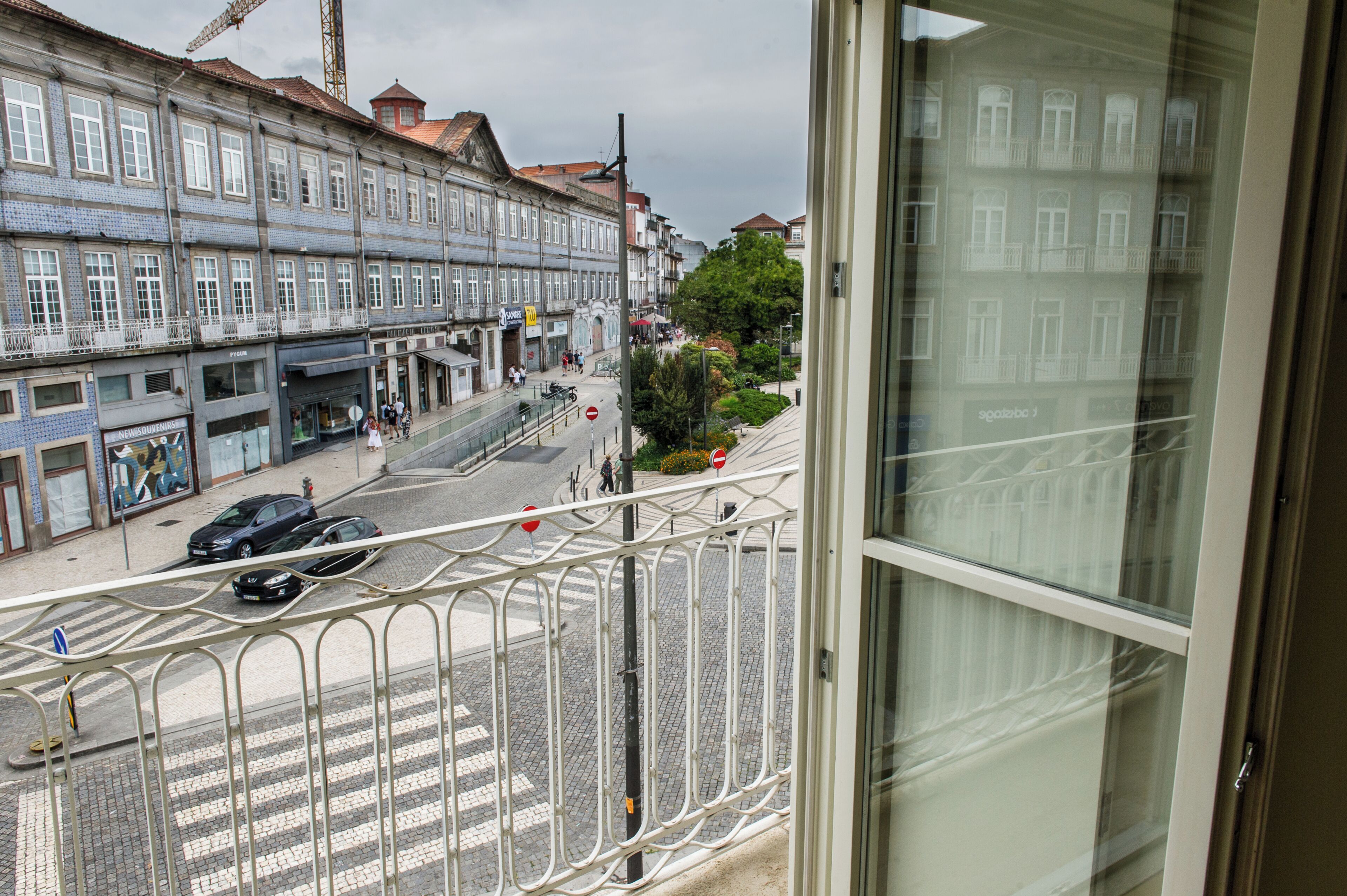Apartamento superior, sacada, vista para a cidade | Parte interna