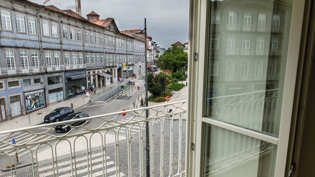 Apartamento superior, sacada, vista para a cidade | Parte interna