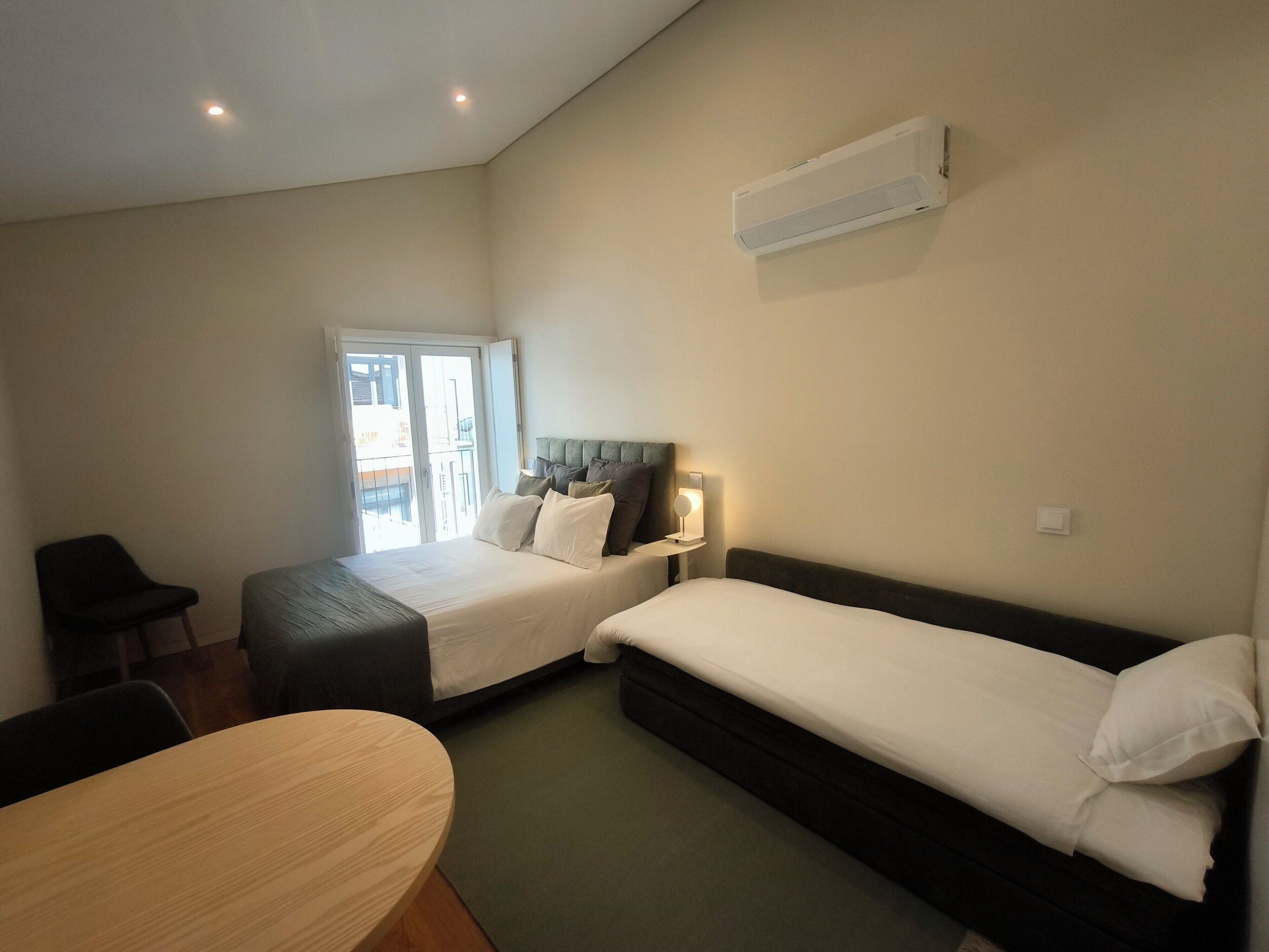 In-room safe, laptop workspace, soundproofing, WiFi (free)